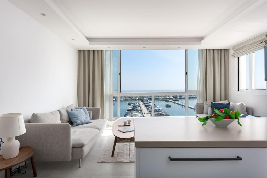 Views Frontline Puerto Banus + New Rdr384 Apartment *